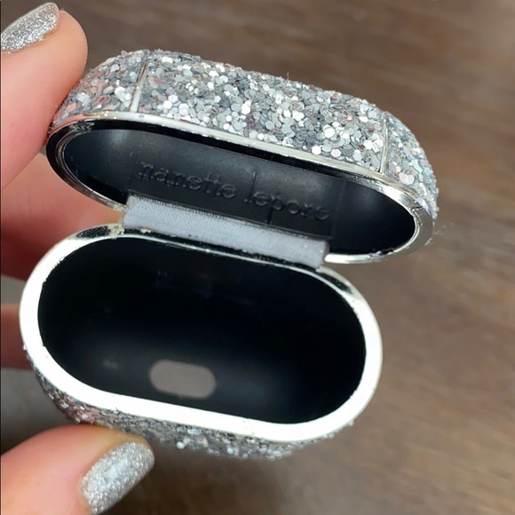 Silver sparkly airpods case - Picture 2 of 4